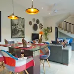 Villa Uma Sari - 2Bdr, Private Pool And Sunset Rooftop, Quiet And Central