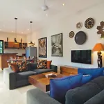 Villa Uma Sari - 2Bdr, Private Pool And Sunset Rooftop, Quiet And Central
