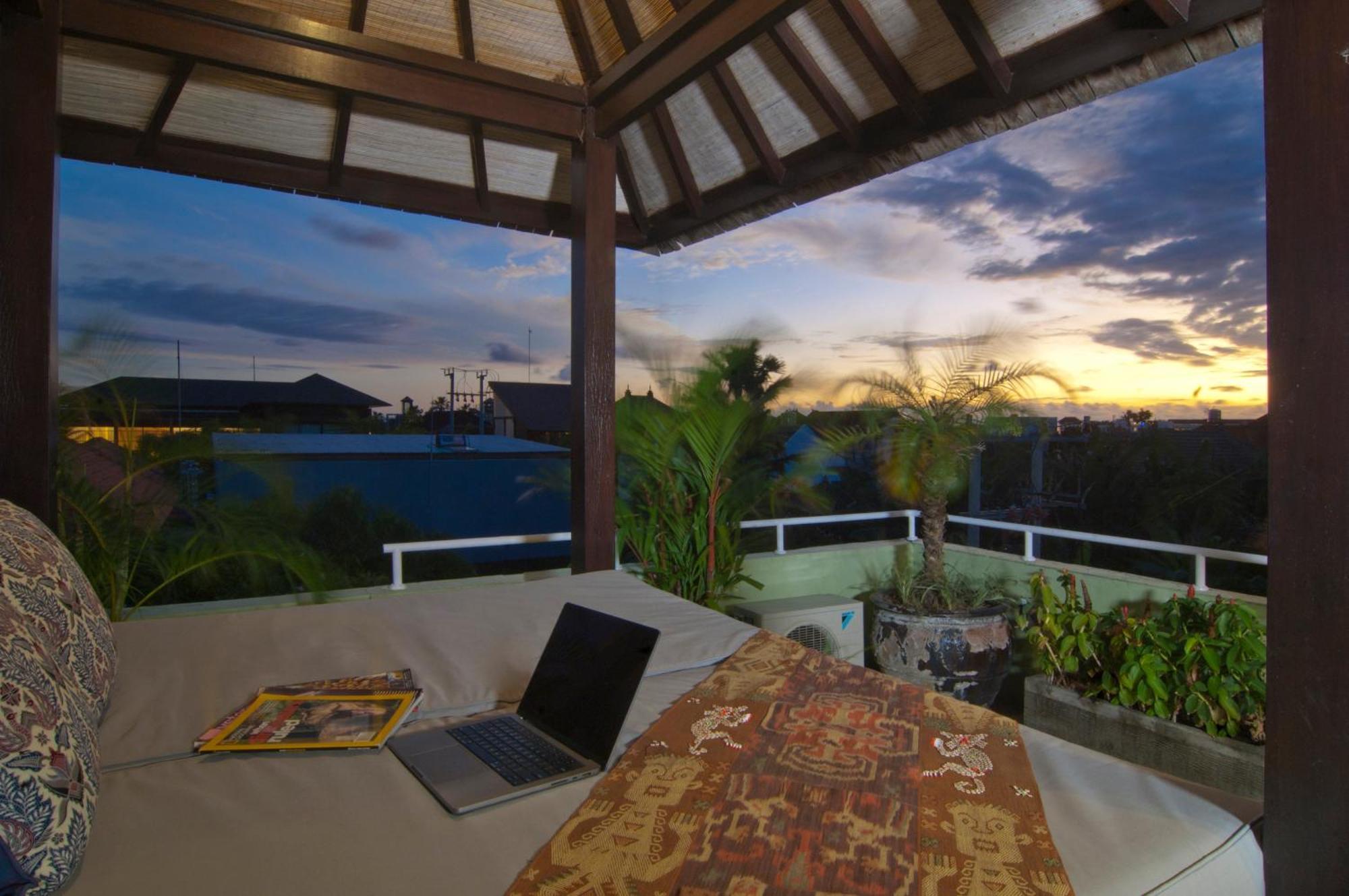 Villa Uma Sari - 2bdr, Private Pool And Sunset Rooftop, Quiet And